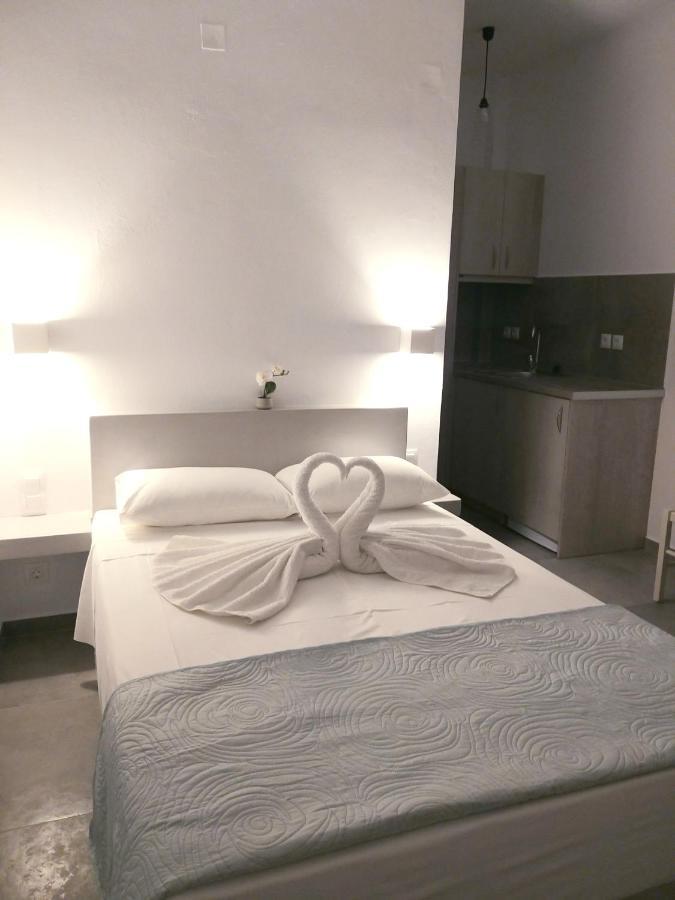 Mavrikou Helen Apartments Скірос Екстер'єр фото