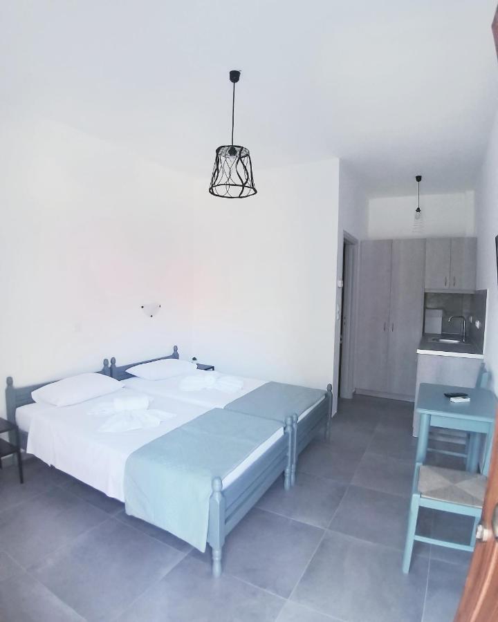 Mavrikou Helen Apartments Скірос Екстер'єр фото