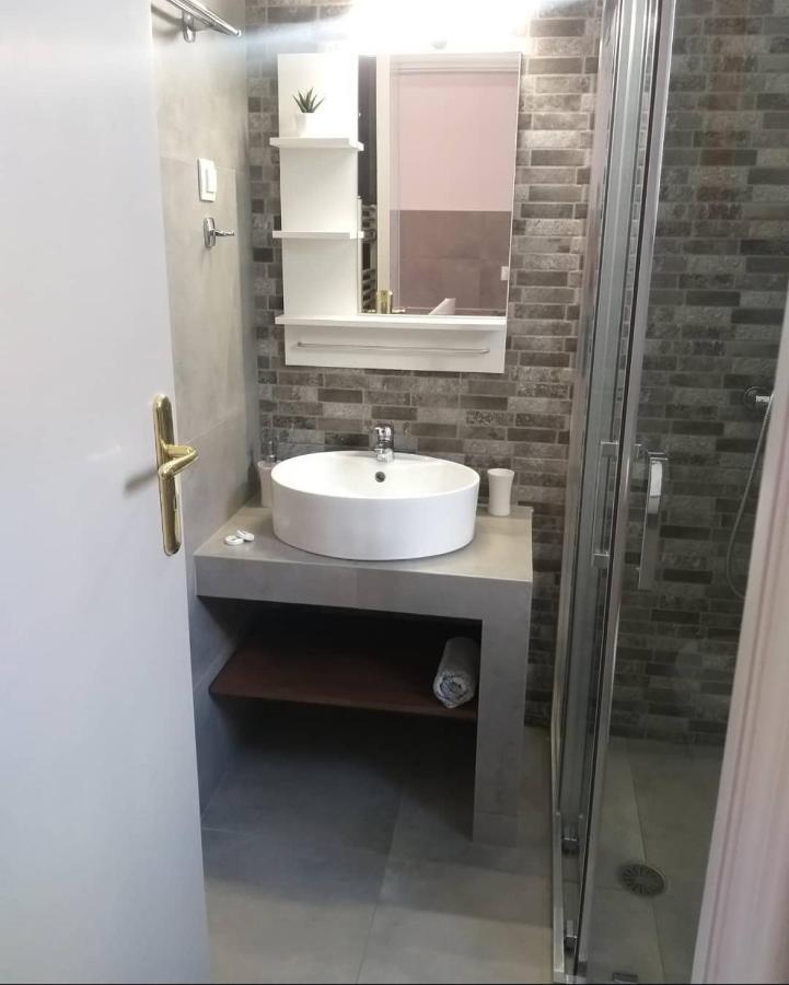 Mavrikou Helen Apartments Скірос Екстер'єр фото