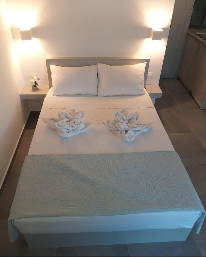 Mavrikou Helen Apartments Скірос Екстер'єр фото