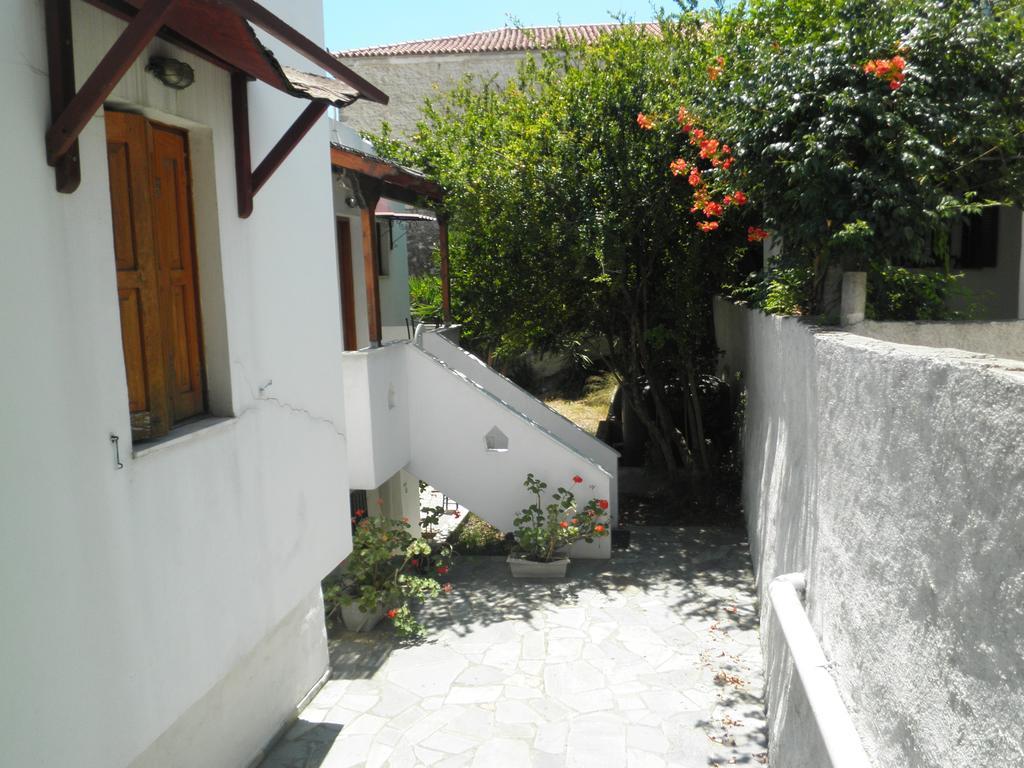 Mavrikou Helen Apartments Скірос Номер фото